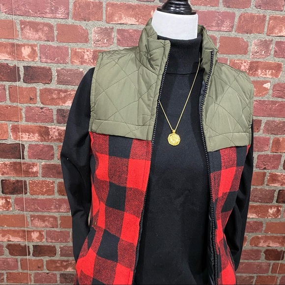 XS Red Buffalo Plaid Flannel Puffer Zip Up Vest - Picture 13 of 14